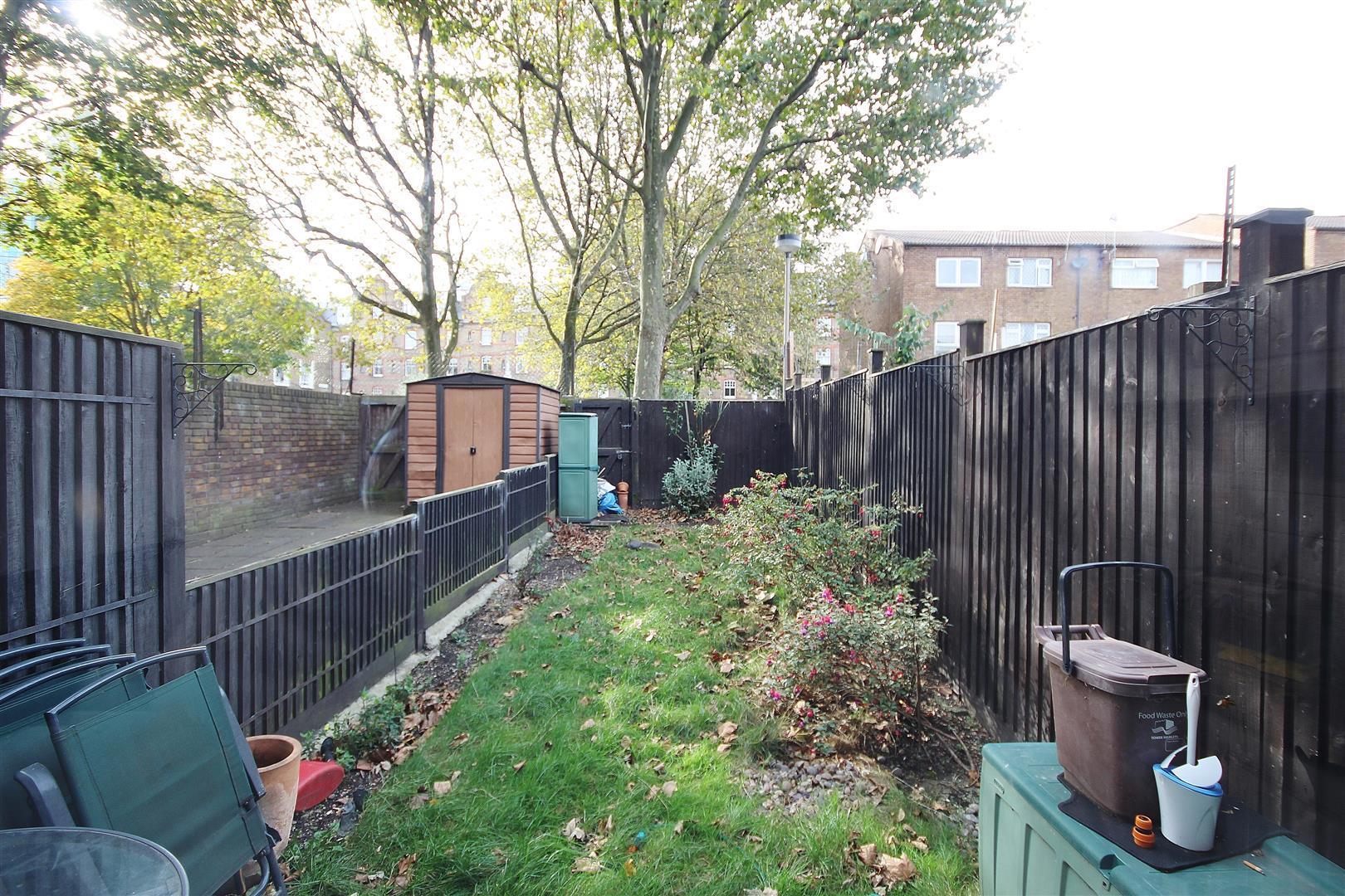 Room Rhoda Street in Greater London