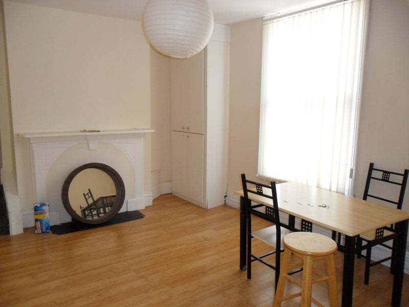 Room Cranborne Road in Liverpool