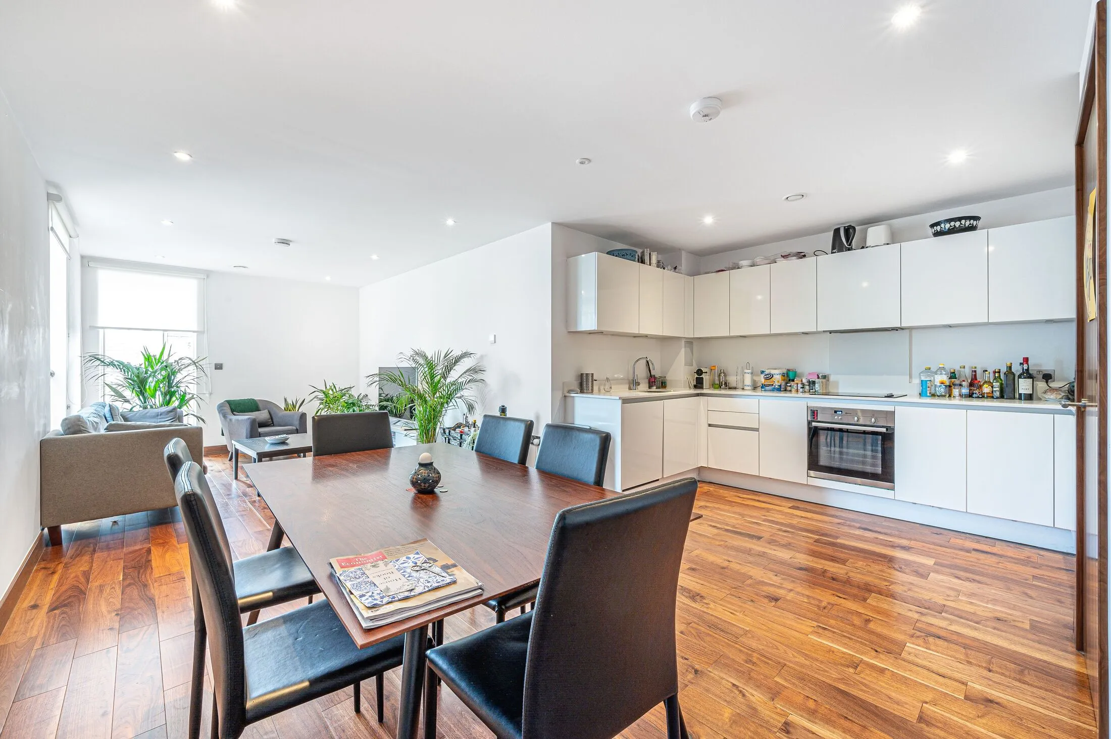 Flat Maygrove Road in Greater London