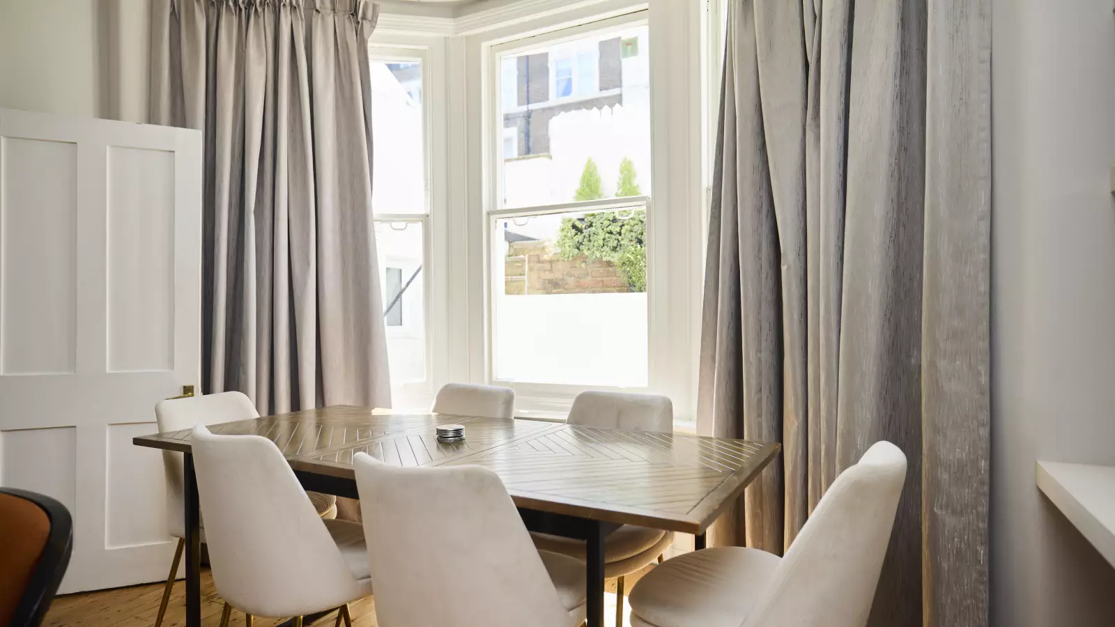 Flat Sinclair Road in Greater London