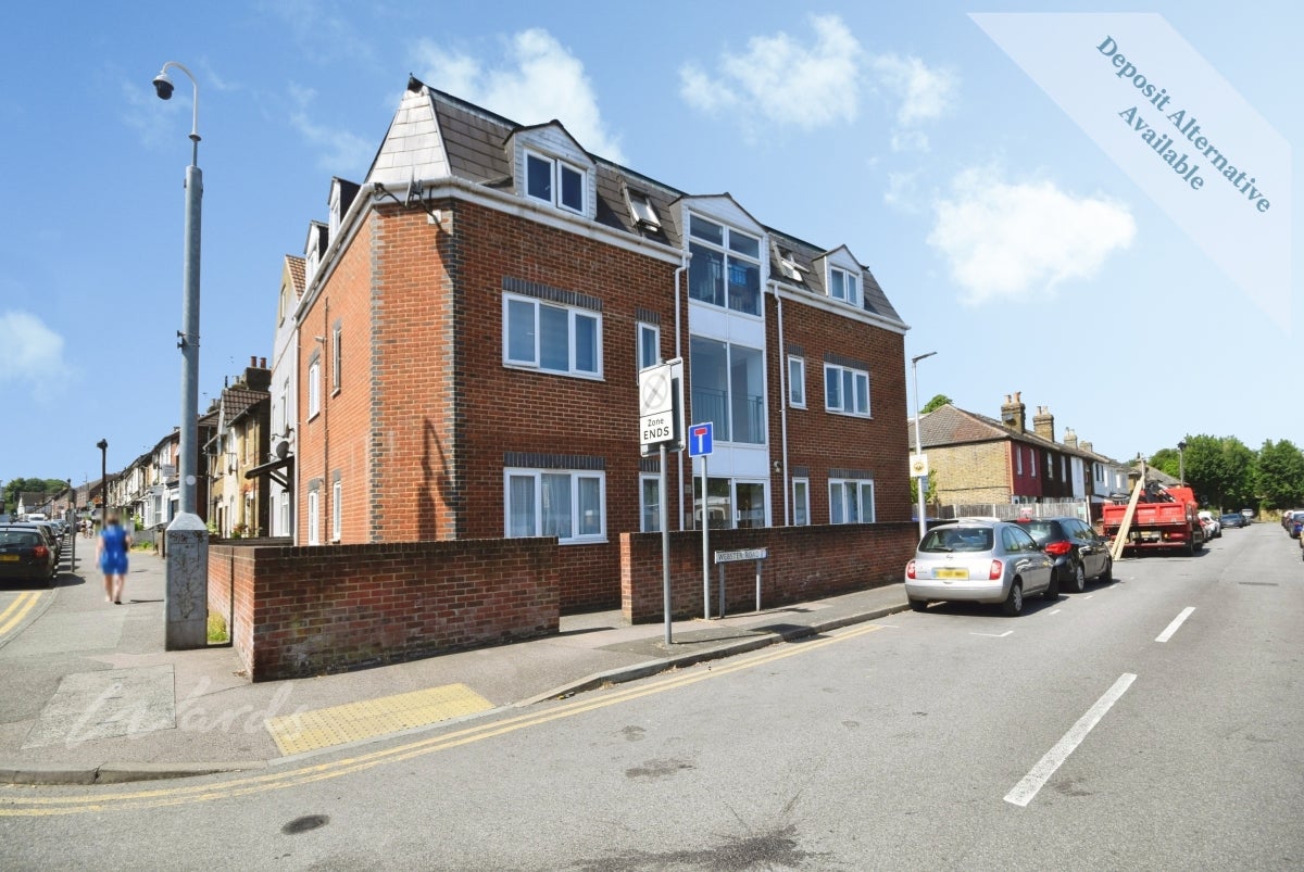 Flat Webster Road in Rainham