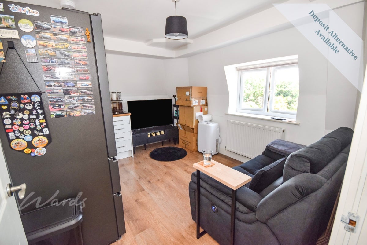 Flat Webster Road in Rainham