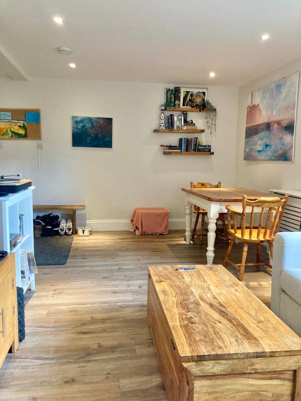Flat Thornton Avenue in Greater London