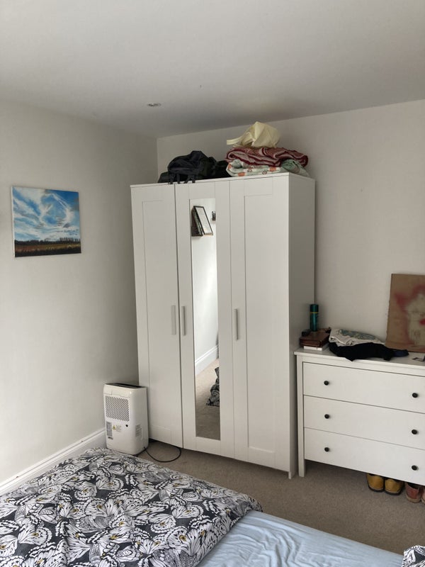 Flat Thornton Avenue in Greater London