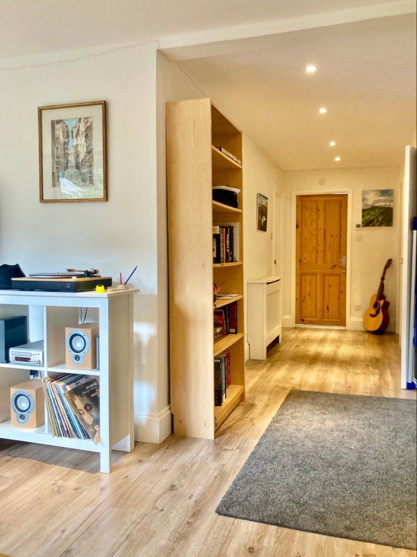 Flat Thornton Avenue in Greater London