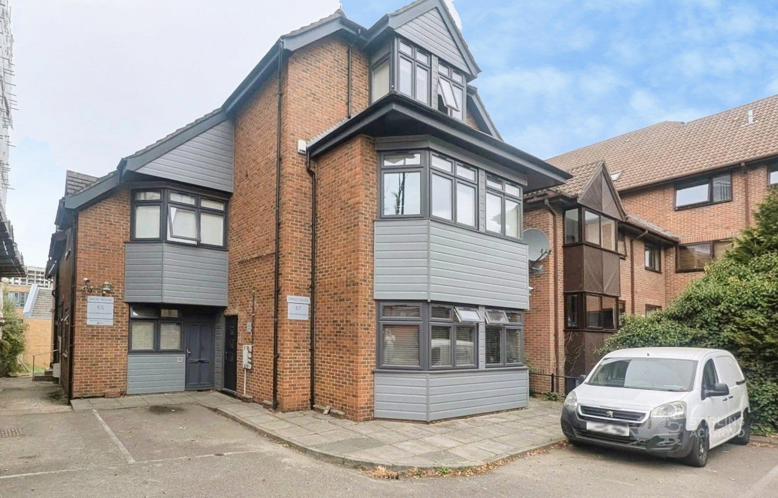 Flat Whytecliffe Road South in Greater London