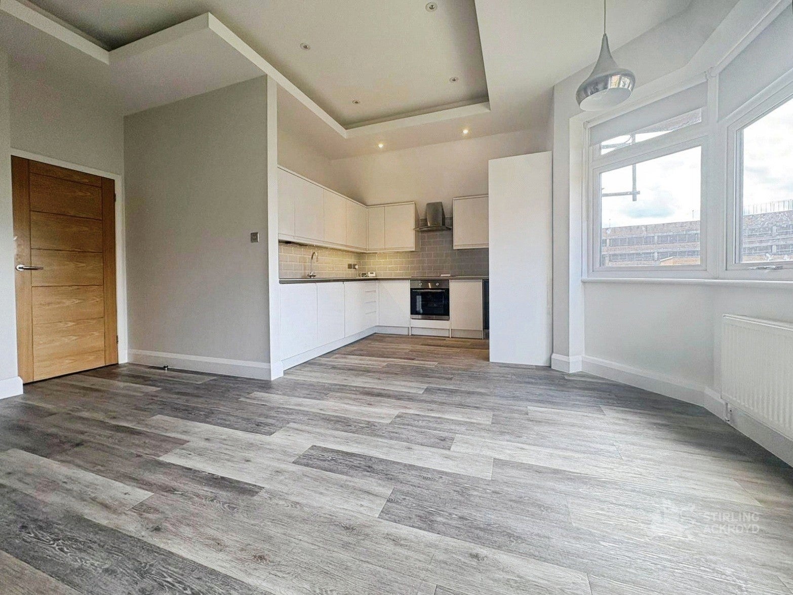 Flat Whytecliffe Road South in Greater London