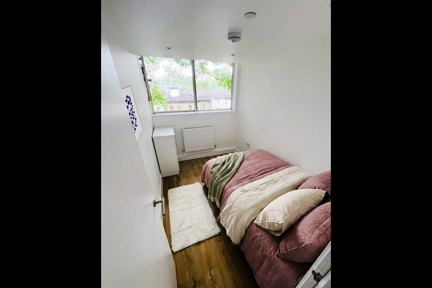 Room Treadgold Street in Greater London
