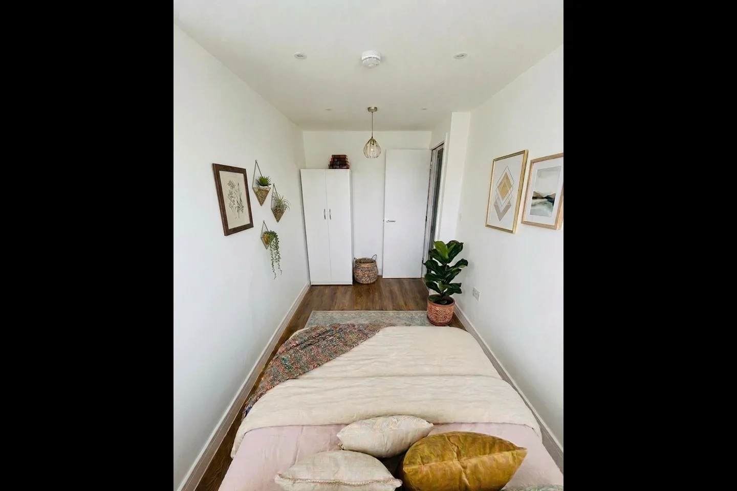 Room Treadgold Street in Greater London