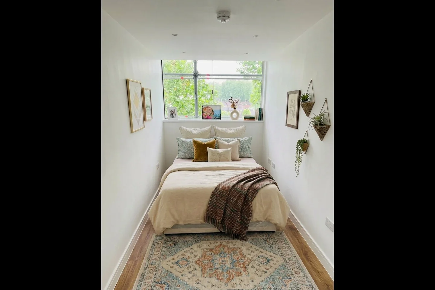 Room Treadgold Street in Greater London
