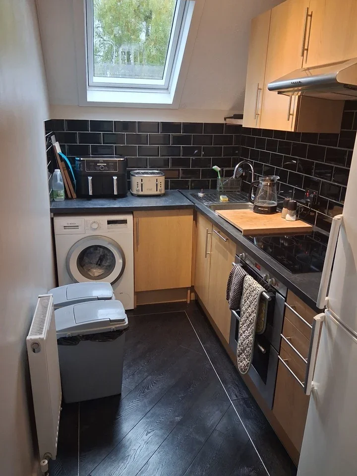 Room Partridge Lane in Mole Valley