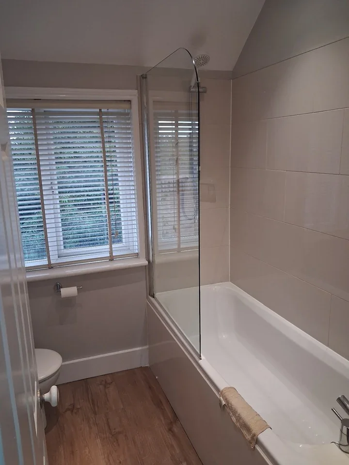 Room Partridge Lane in Mole Valley