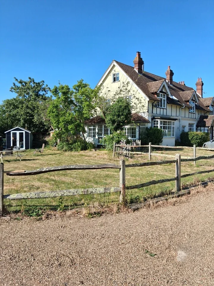 Room Partridge Lane in Mole Valley