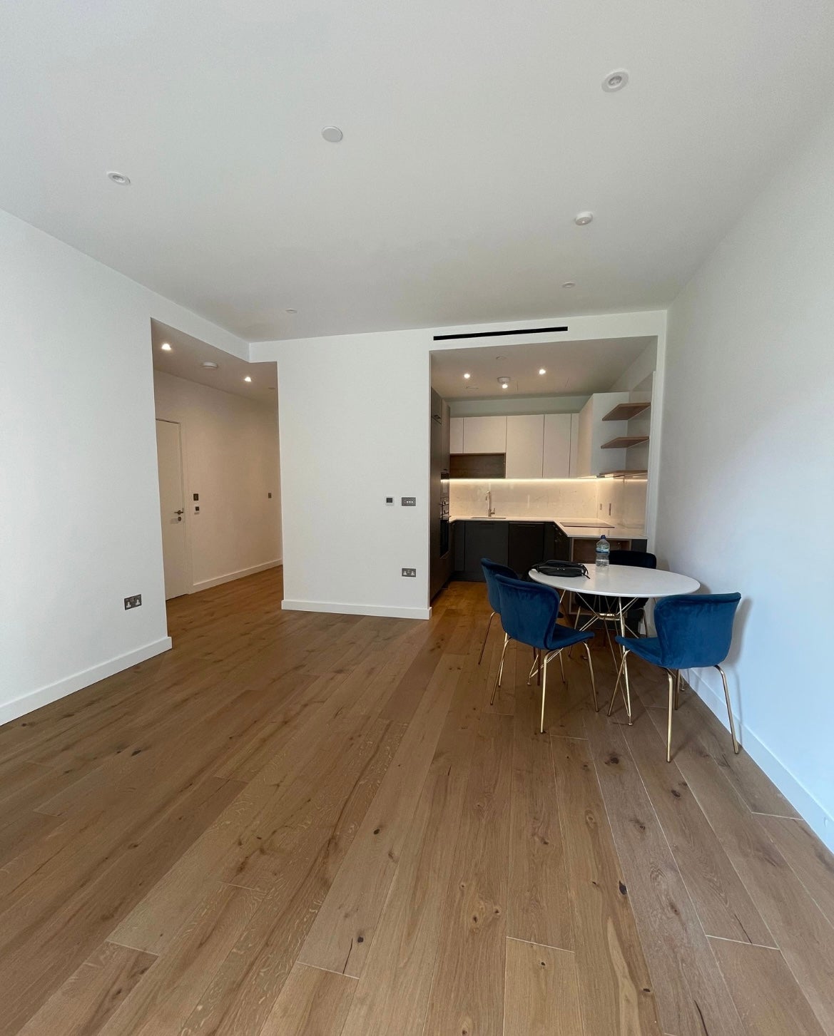 Room Fisherton Street in City of Westminster
