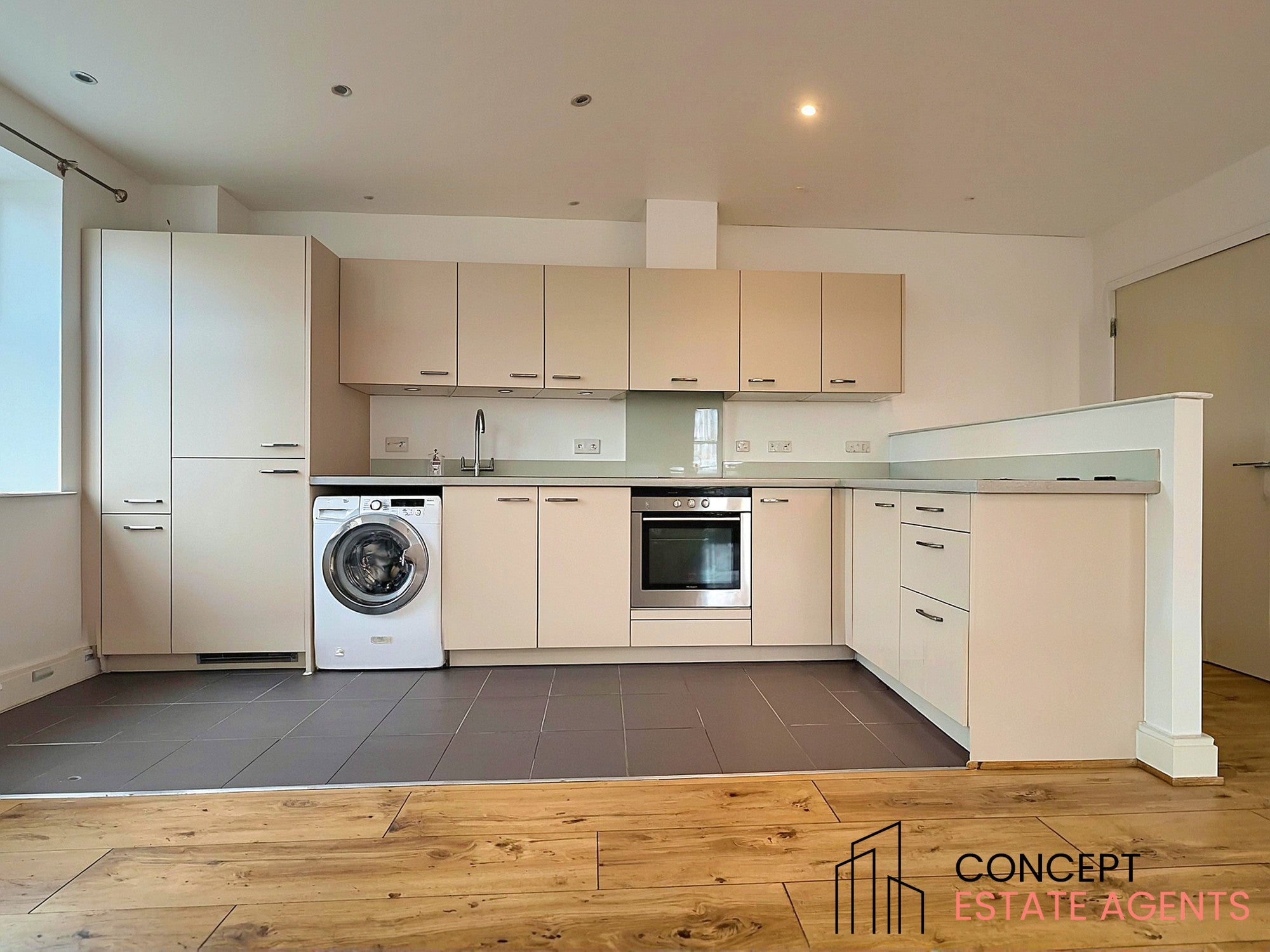 Flat Beaumont Drive in Greater London