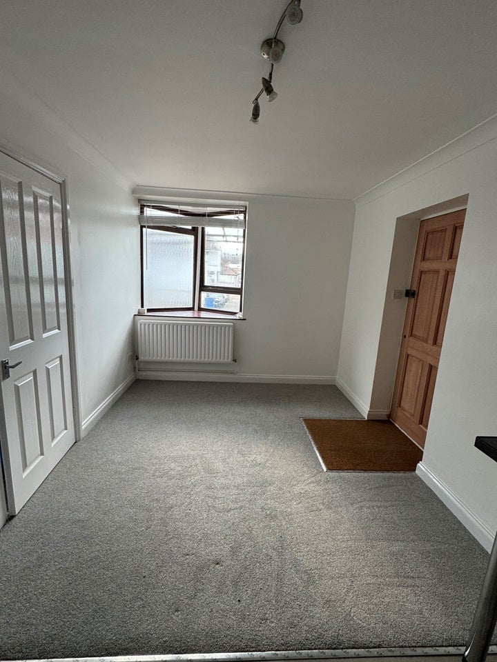 Flat Banstead Road in Greater London