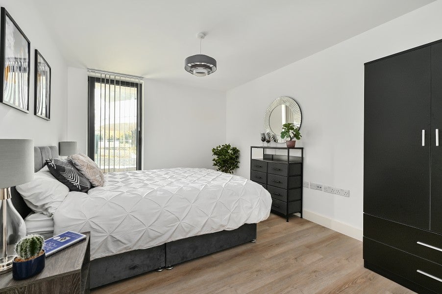 Flat Farnborough Road in Rushmoor