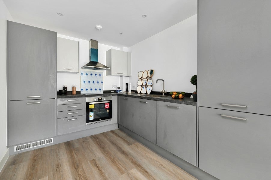 Flat Farnborough Road in Rushmoor