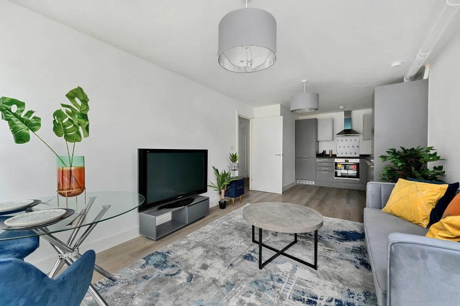 Flat Farnborough Road in Rushmoor