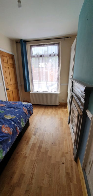 Room Laurel Avenue in Mansfield