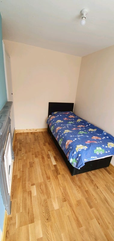 Room Laurel Avenue in Mansfield