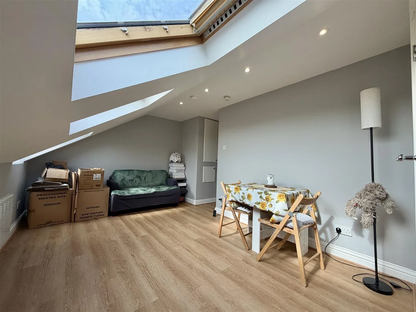 Flat St Albans Crescent in Greater London