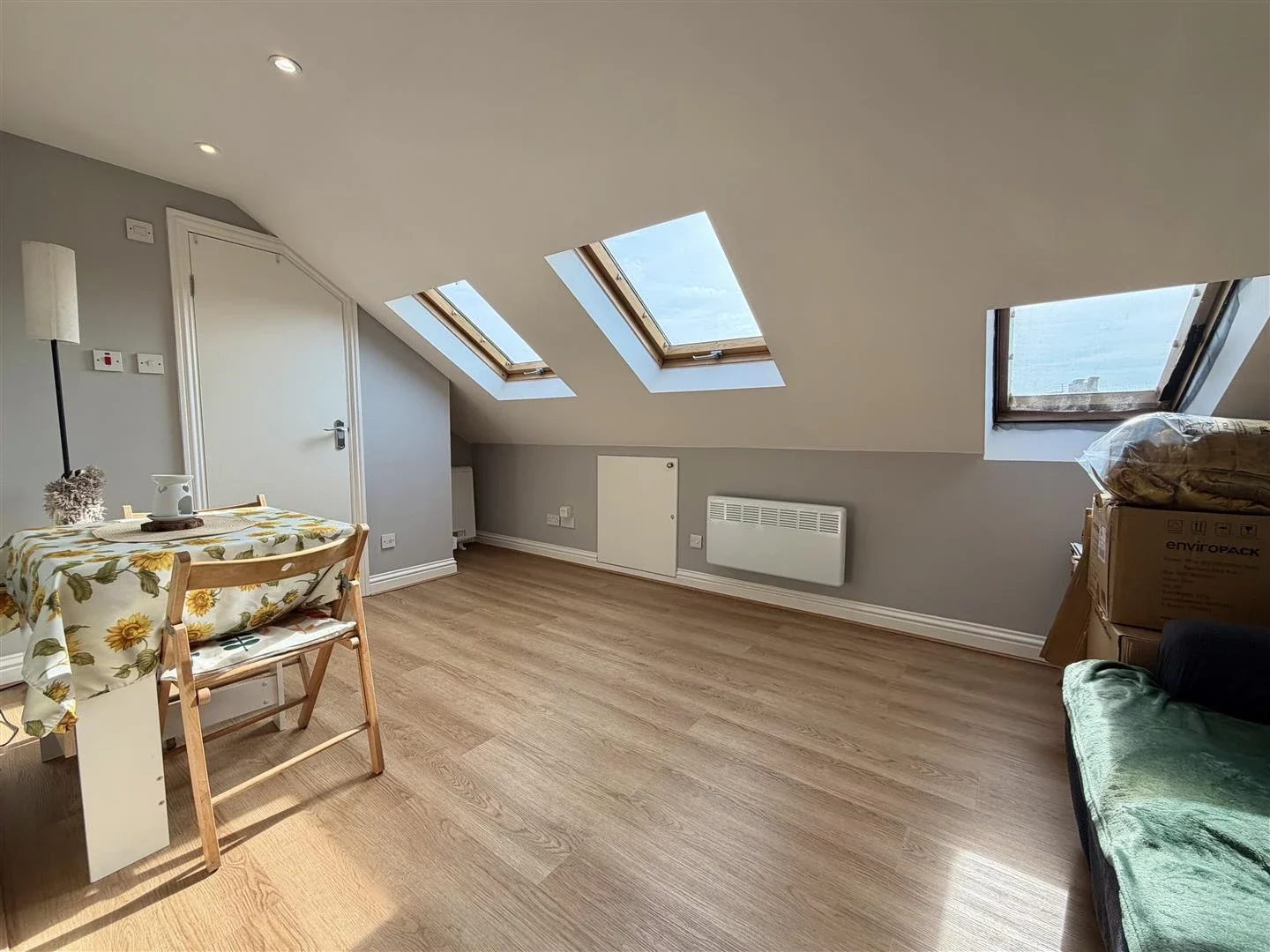 Flat St Albans Crescent in Greater London