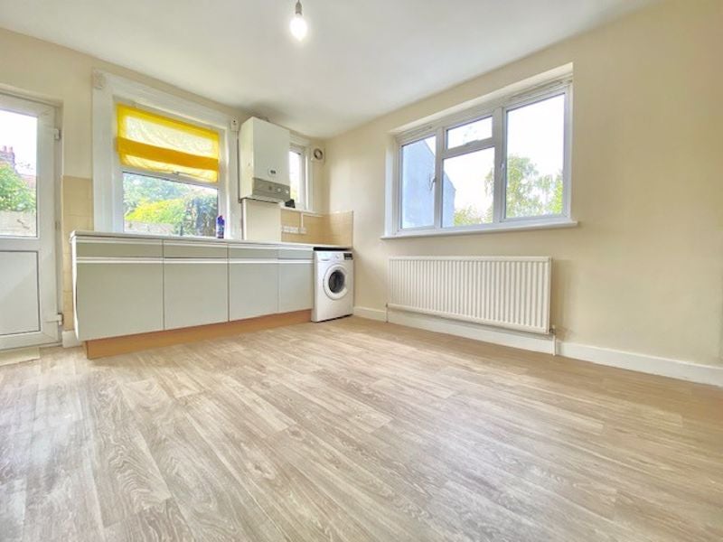 Flat Milo Gardens in Greater London