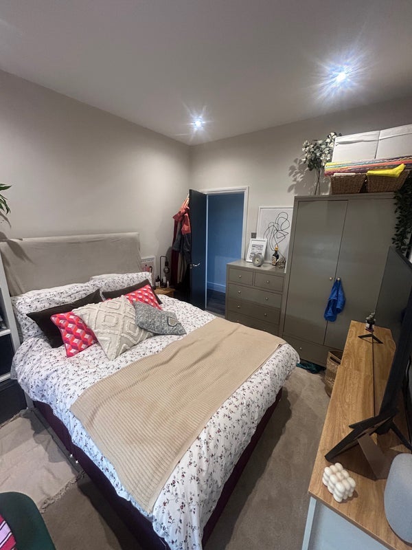 Flat Swaby Road in Greater London