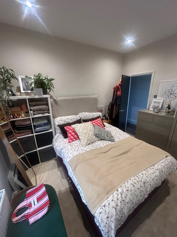 Flat Swaby Road in Greater London