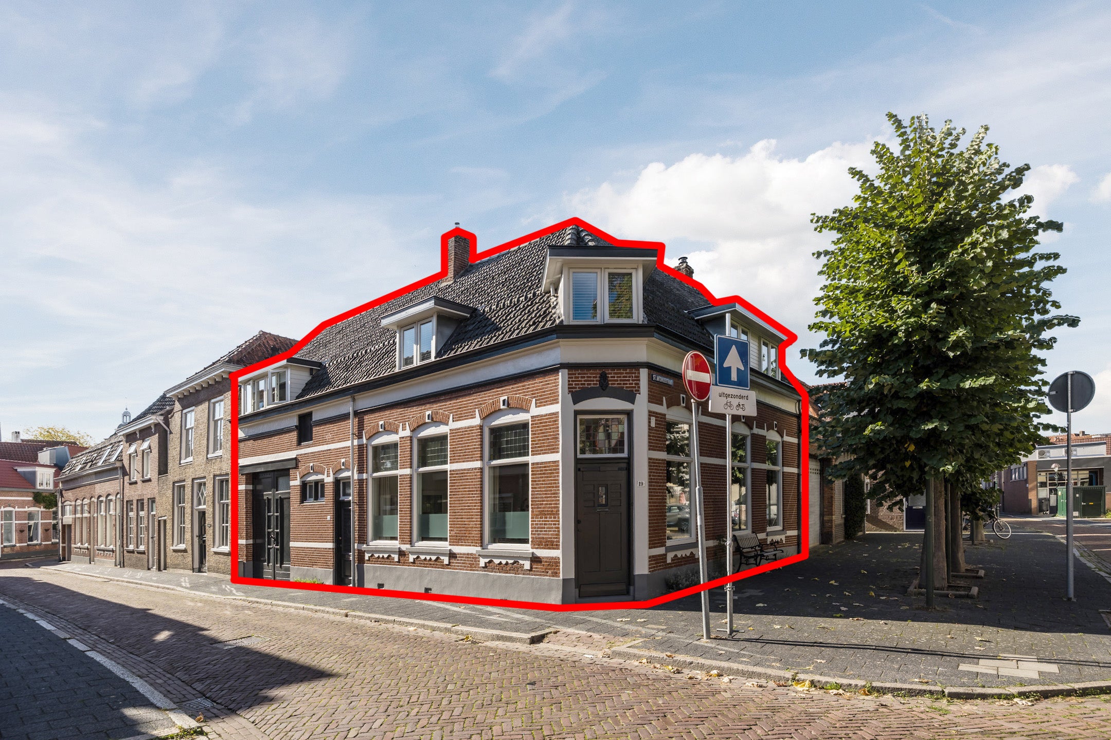 Tussenwoning te koop: Wijngaardstraat 17, Bergen Op Zoom