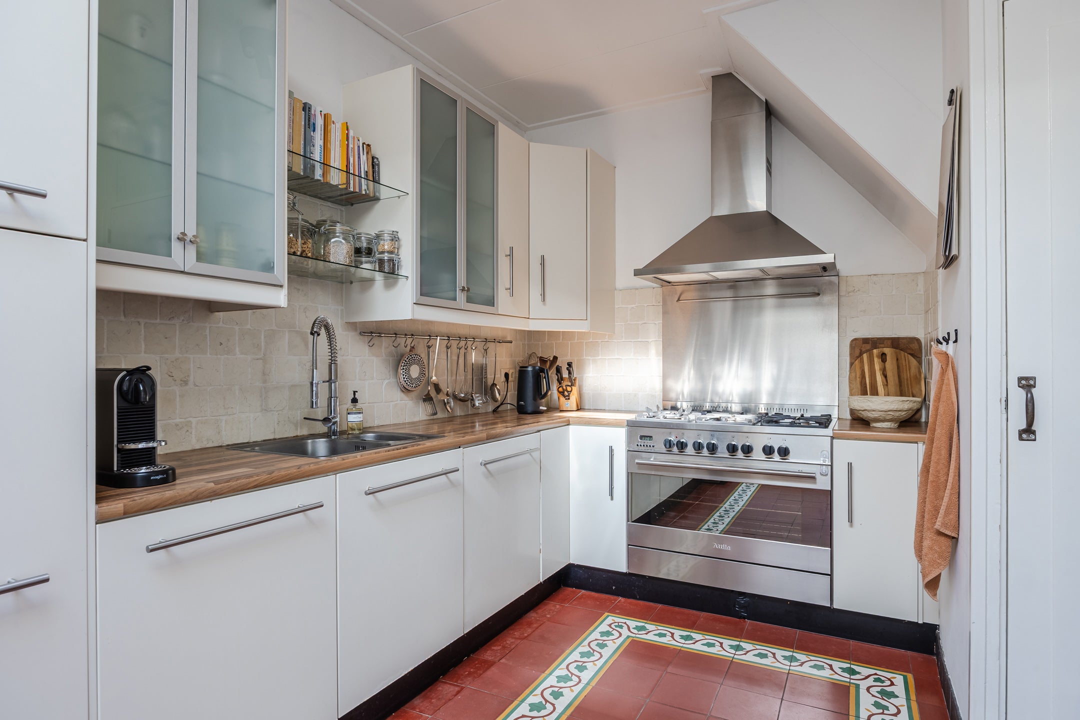 Tussenwoning te koop: Wijngaardstraat 17, Bergen Op Zoom