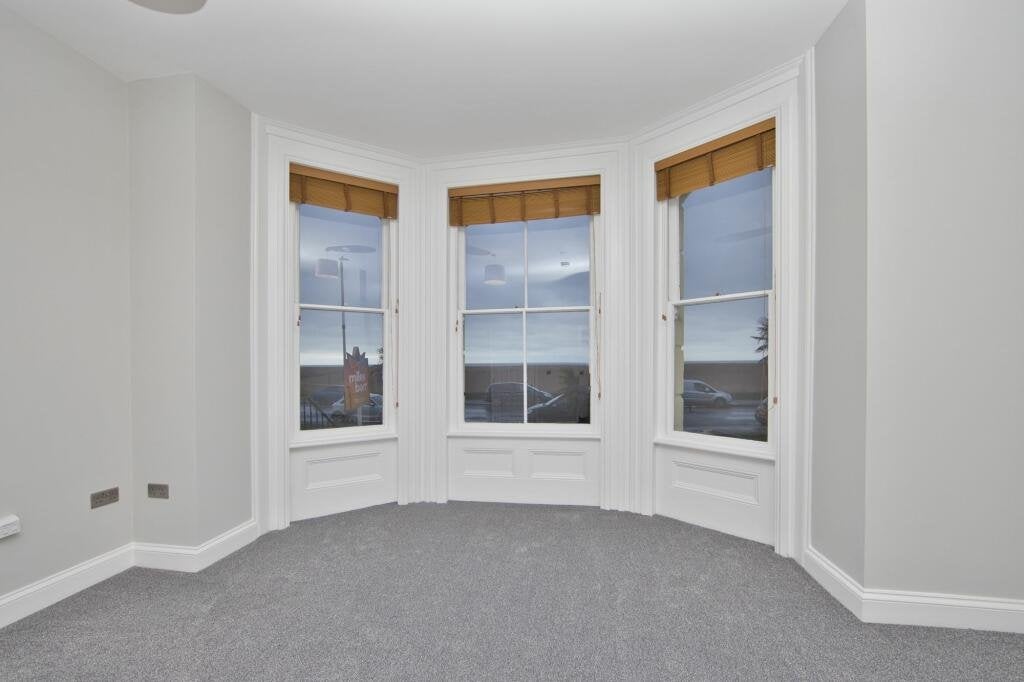 Flat Marine Parade in Folkestone and Hythe District