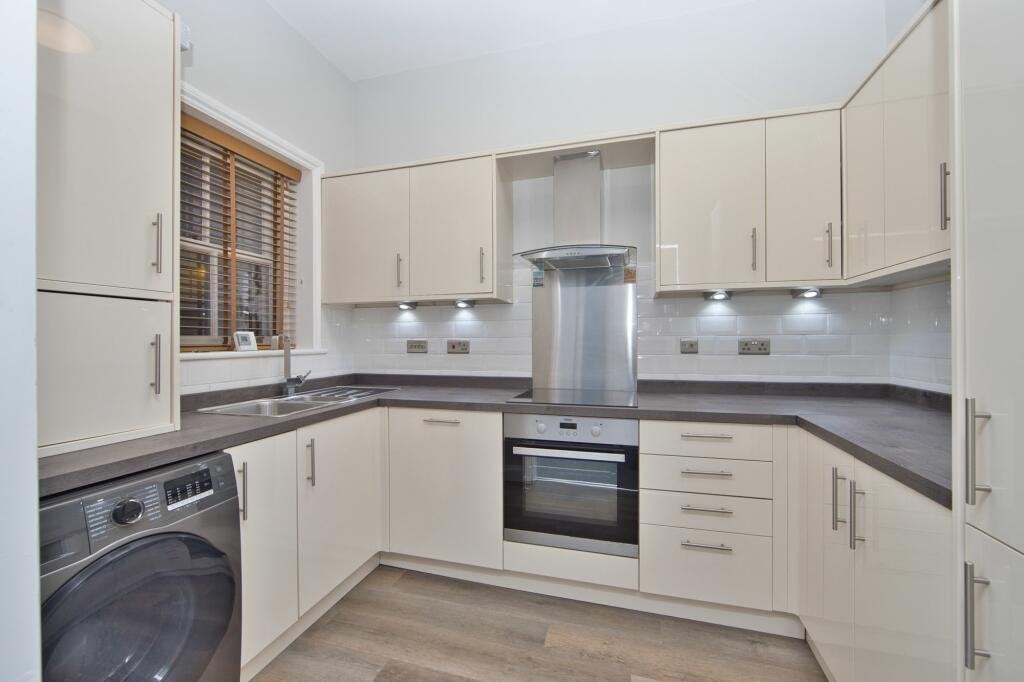 Flat Marine Parade in Folkestone and Hythe District