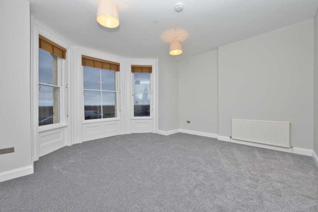 Flat Marine Parade in Folkestone and Hythe District