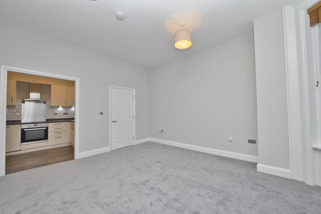 Flat Marine Parade in Folkestone and Hythe District