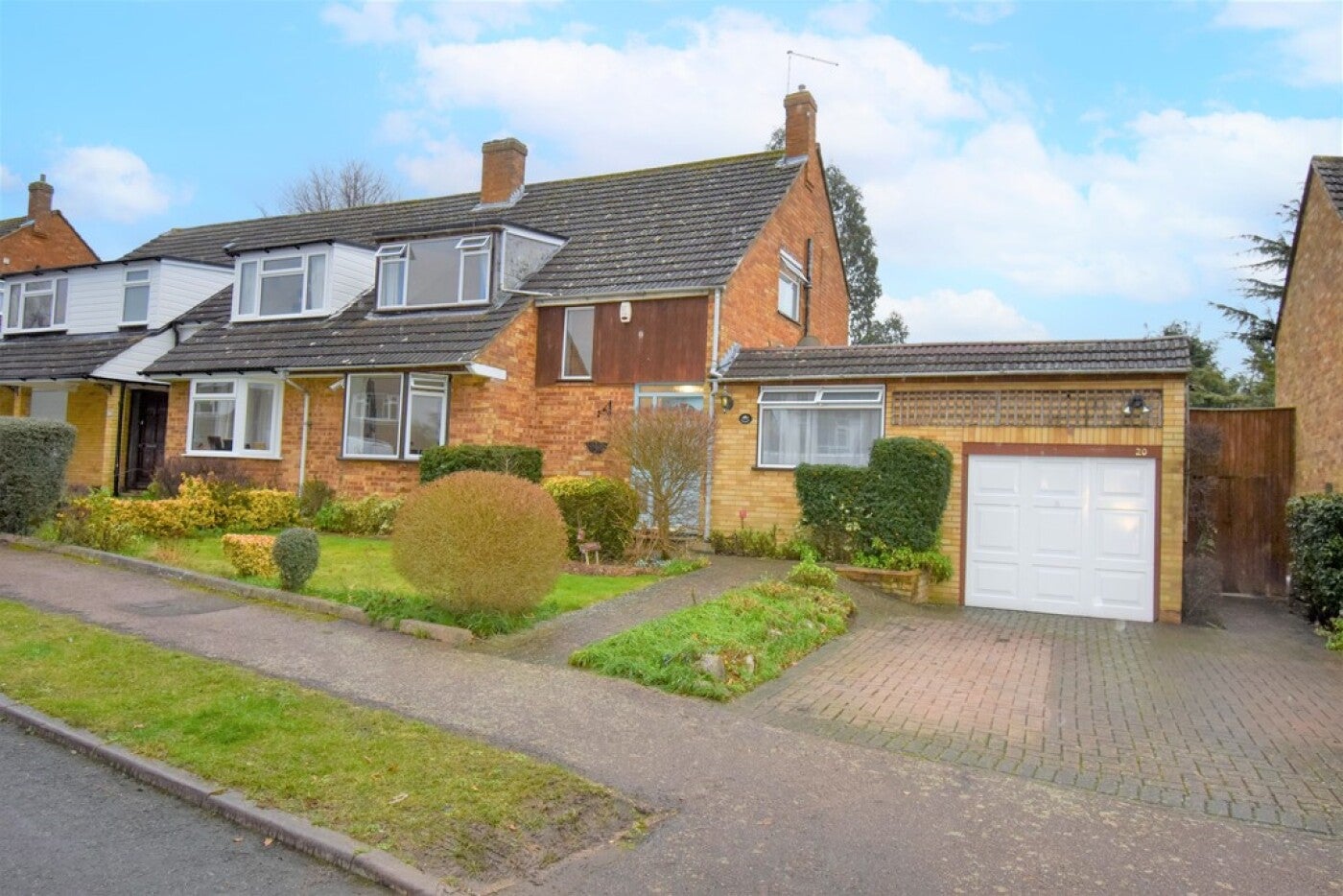 House Warren Way in Welwyn Hatfield