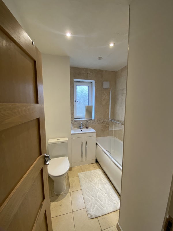 Room East India Dock Road in Greater London