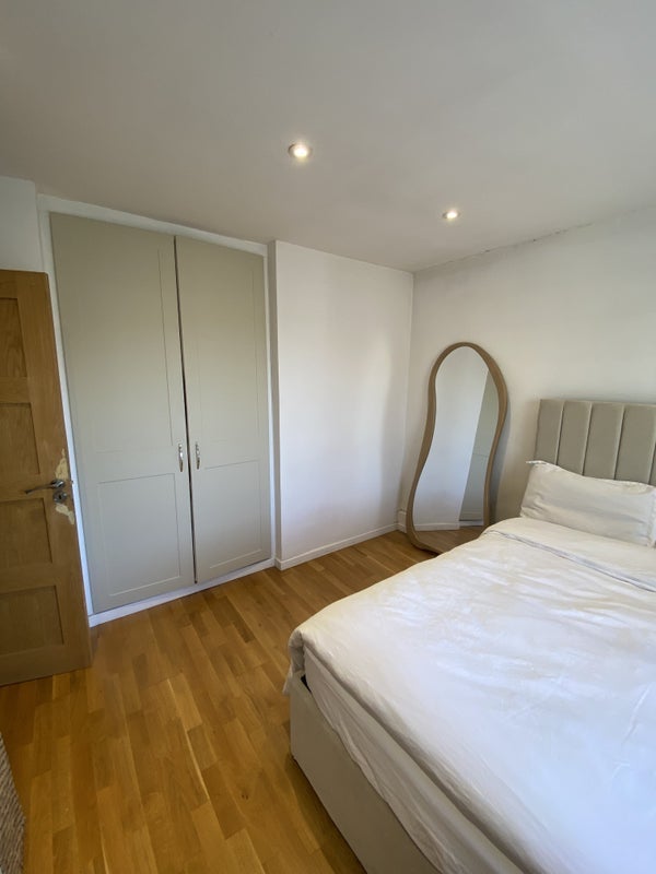 Room East India Dock Road in Greater London