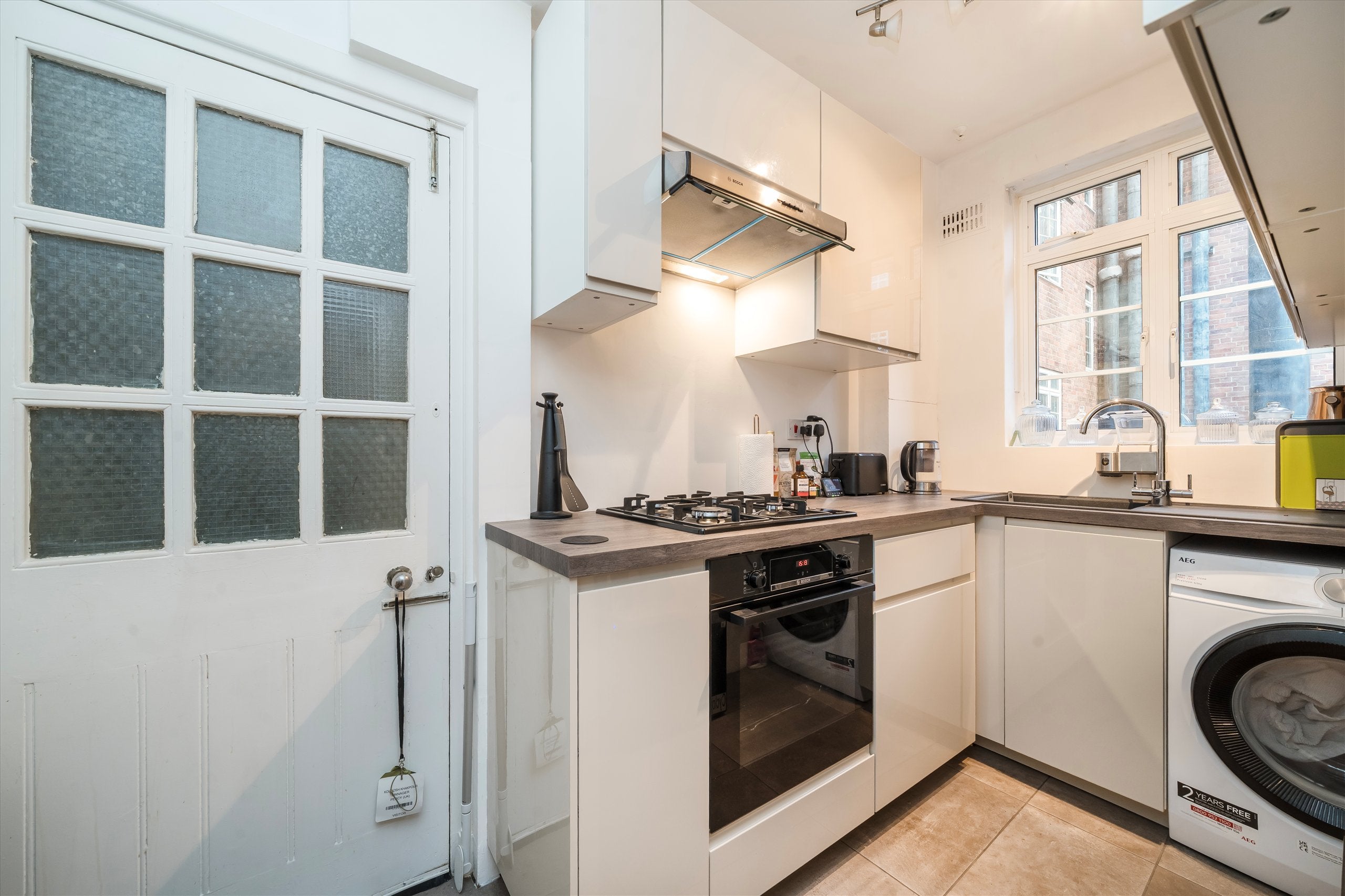 Flat Hammersmith Road in Greater London