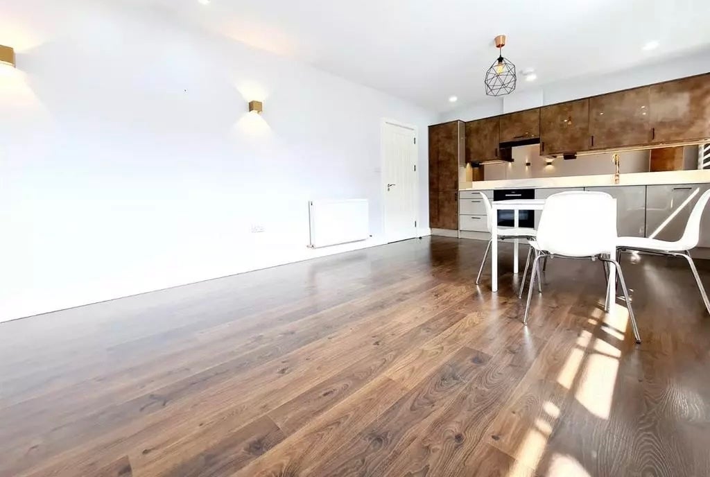 Flat Lancaster Road in Greater London