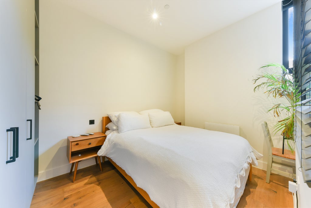 Flat Balham High Road in Greater London