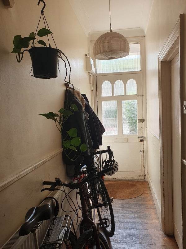 Room Mildenhall Road in Greater London