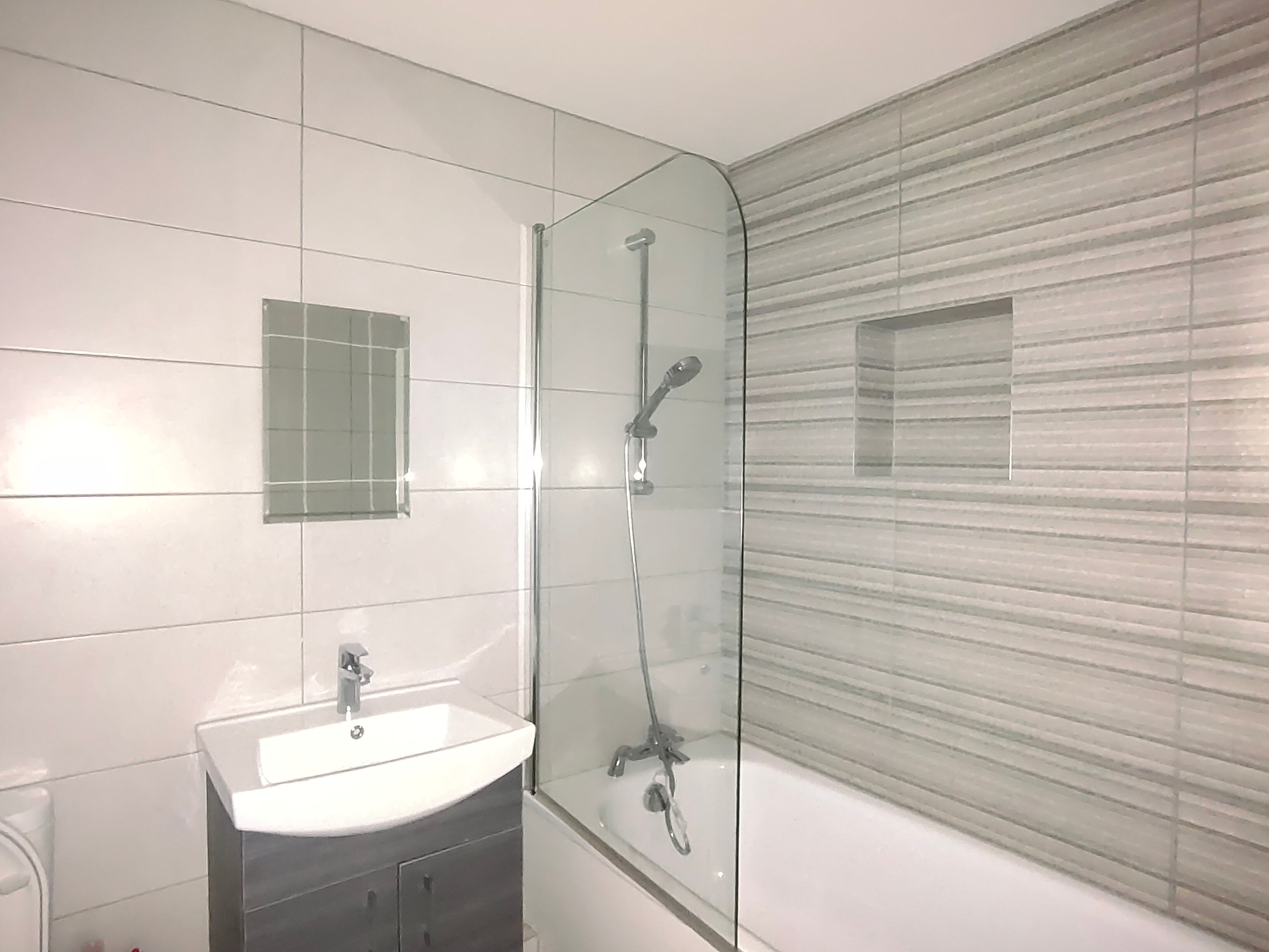 Flat Ewell Road in Greater London