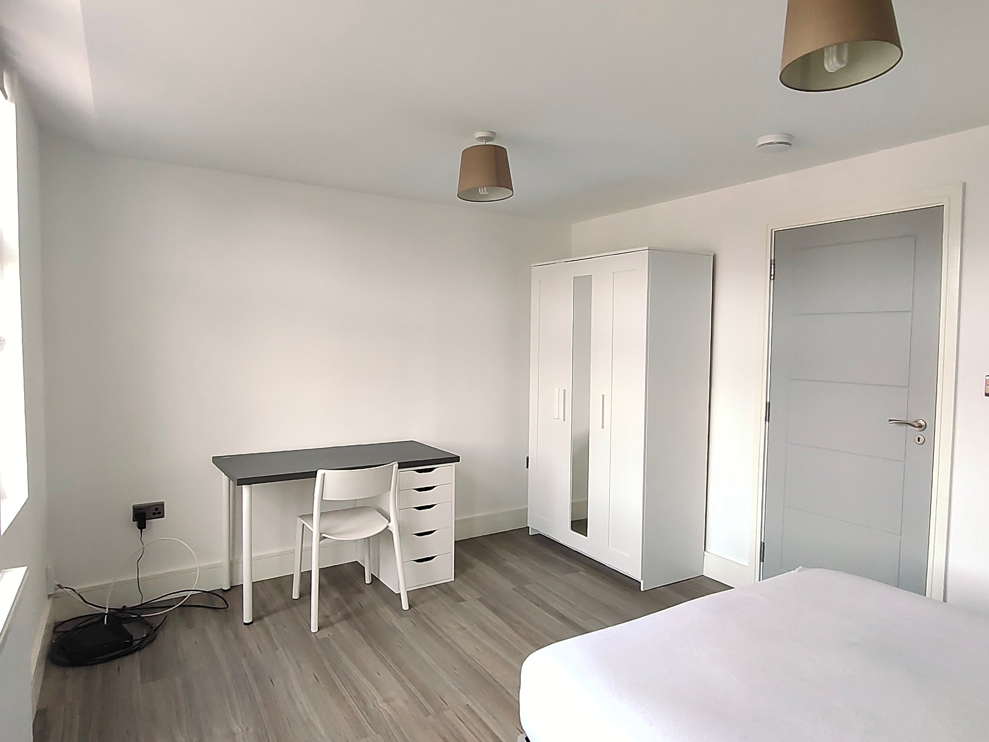 Flat Ewell Road in Greater London