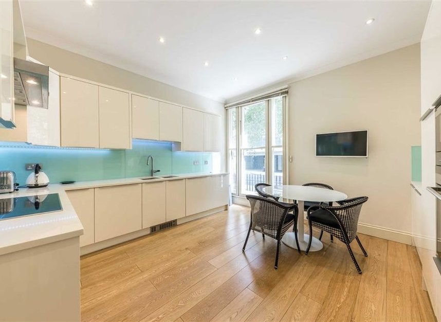 Flat Hyde Park Square in City of Westminster