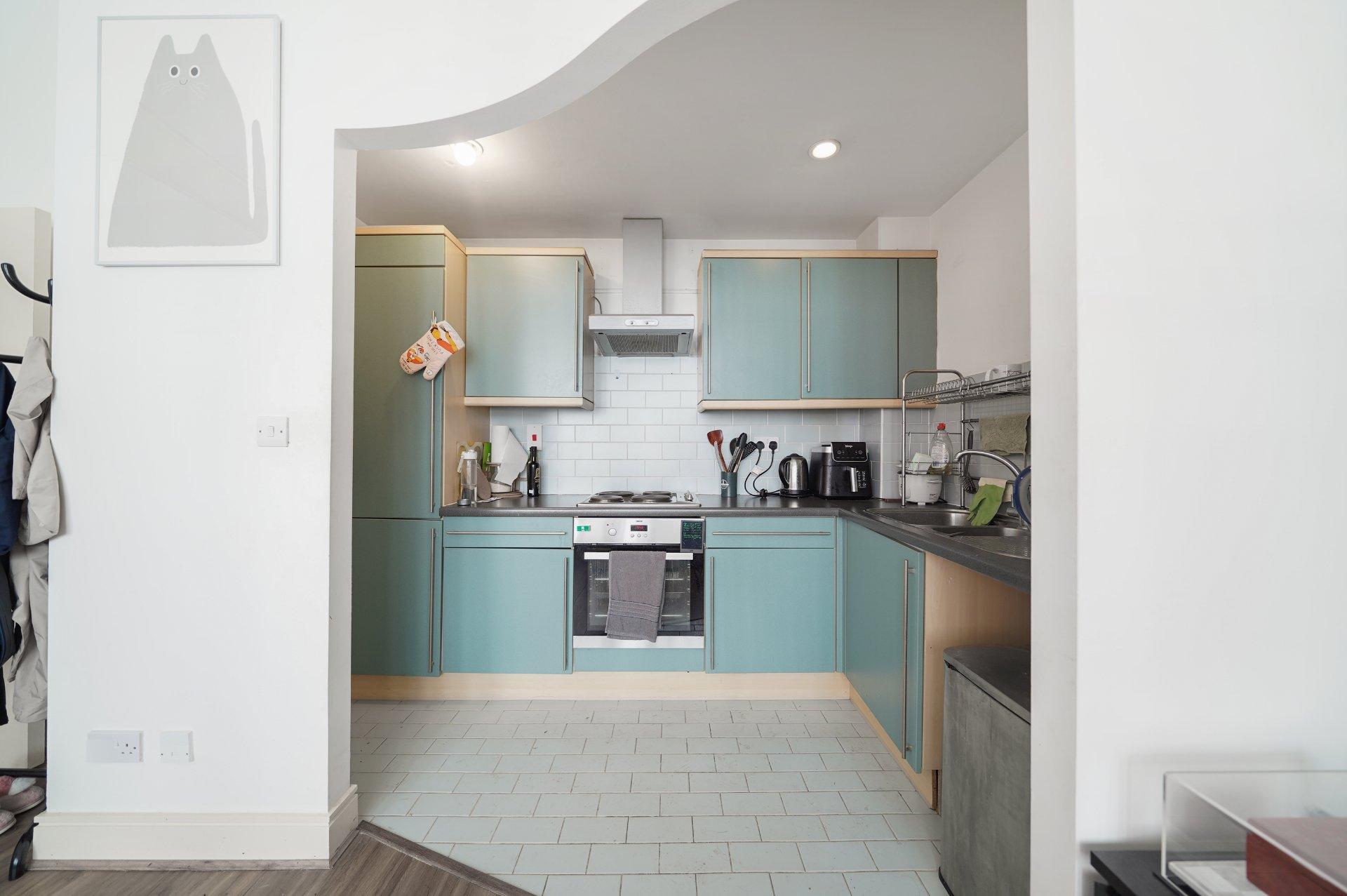 Flat Manor Gardens in Greater London
