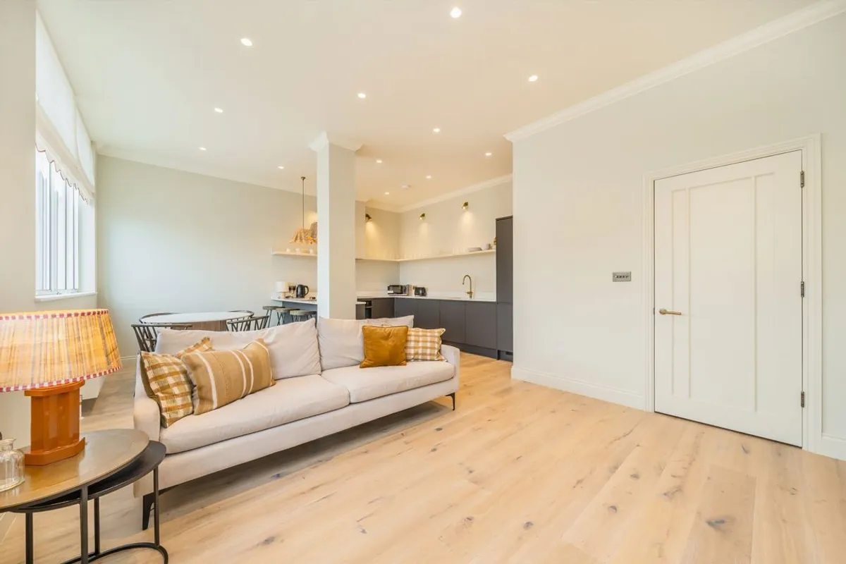 Flat Heath Road in Greater London