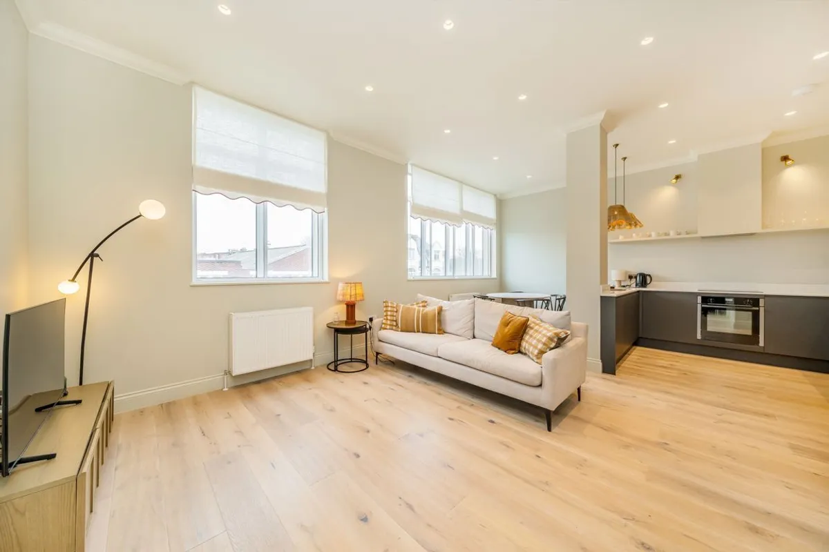 Flat Heath Road in Greater London