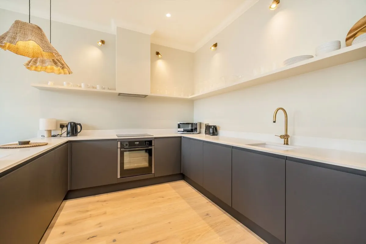 Flat Heath Road in Greater London